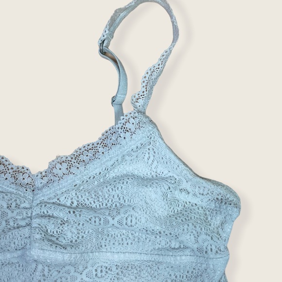 3/$30 ✨ Gilly Hicks Off-White Frilly Ruching Lace Unlined Bralette Size SMALL - Picture 2 of 6